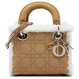 Lady Dior Mini in camoscio Cannage marrone con rifiniture in shearling