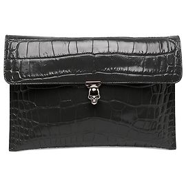 Alexander McQueen Clutch aus schwarzem Leder in Krokoprägung mit Totenkopf