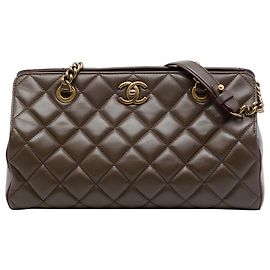 Chanel Borsa Tote Perfect Edge Small in pelle di vitello matelassé marrone