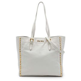 Tote Miu Miu in vitello morbido bianco con borchie