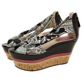 Etro Sandali con zeppa in pelle e tessuto fantasia