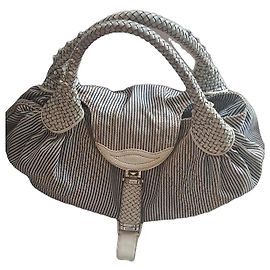 Fendi Baguette Tasche aus gestreiftem Canvas