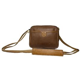 Borsa a tracolla con patta Vintage Loewe in pelle martellata Fine anni 1970 Tan