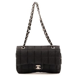 Borsa a tracolla Chanel in nylon nero