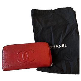 Chanel portafoglio in pelle caviar rossa con zip