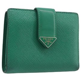 PRADA Cartera compacta de piel Saffiano Verde Tono Dorado