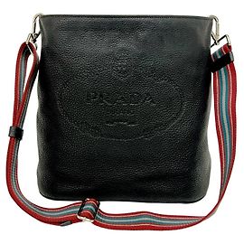 Prada Crossbody-Tasche aus Leder mit geprägtem Logo