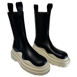 Bottega Veneta Tire Boots Cuero Negro Suela Marfil