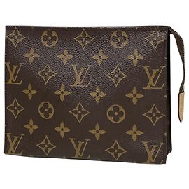 Louis Vuitton Pochette Toilette 19 Bag