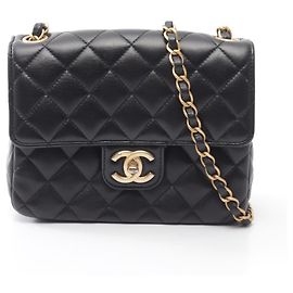 Borsa a tracolla Chanel Matelassé in pelle d'agnello nera