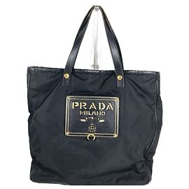 Borsa Prada in pelle nera e nylon