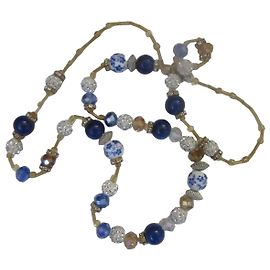 Autre Marque Collana di perline blu e bianche con dettagli dorati