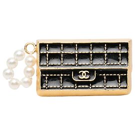 Spilla borsa a patta Chanel CC placcata oro Choco Bar smalto e perle finte