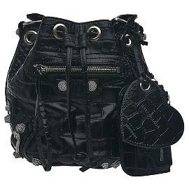 Balenciaga A product characterized by three-dimensional crocodile embossed leather and a voluminous bucket silhouette. The front zip pocket, metal studs, and knot detailing harmonize to show the Le Cagole's