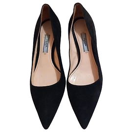 Décolleté Prada in camoscio nero