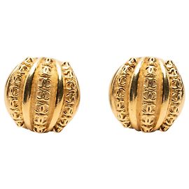 Orecchini a clip Chanel Gold CC placcati oro dome