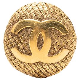 Broche redondo trenzado Chanel Gold CC chapado en oro
