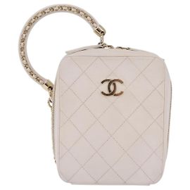 Custodia per telefono Chanel Zip Around con catena in pelle d'agnello matelassé