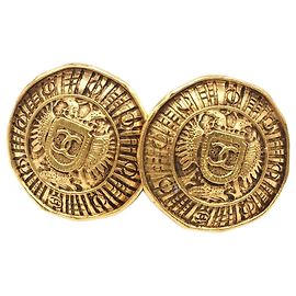 Orecchini a clip rotondi Chanel CC placcati in oro