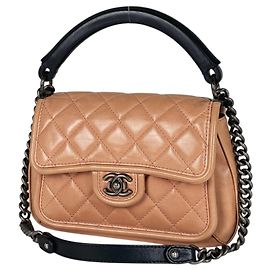 Borsa a spalla Chanel in pelle matelassé rosa salmone