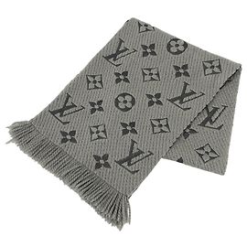 Estola Monogram Louis Vuitton en Gray