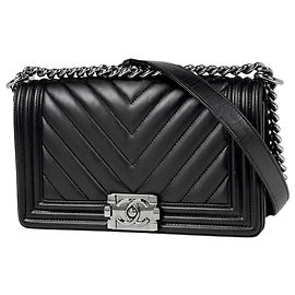 Bolsa de Ombro Chanel Boy Chanel V-stitch em Couro Chevron