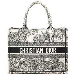 Dior Book Tote Medium aus besticktem Toile De Jouy Canvas in Weiß
