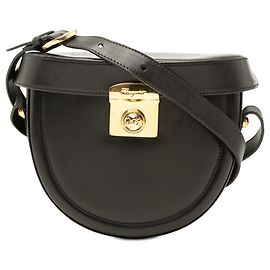 Salvatore Ferragamo Borsa a tracolla a mezzaluna in pelle nera Ferragamo