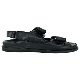 Sandali Dad Chanel in pelle matelassé con logo CC in pelle nera