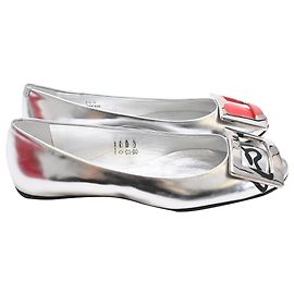 Roger Vivier Gommette Love Ballerinas aus silbernem Leder