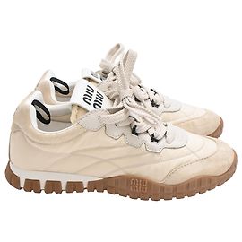 Miu Miu Tyre Technical Sneaker aus elfenbeinfarbenem Wildleder