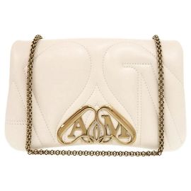 Alexander McQueen The Seal Mini Bolso de hombro de piel Ivory con cadena