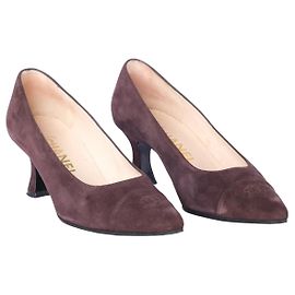 Chanel CC Pumps aus braunem Schokosuede