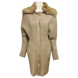Cardigã longo de malha de lã e cashmere com lantejoulas Taupe Versace com gola de pele de raposa