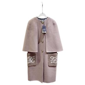Cappotto a Mantella in Lana Fendi Beige