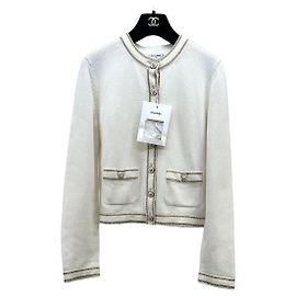 Cardigan Chanel in Cashmere Bianco con Rifiniture Dorate FR 34