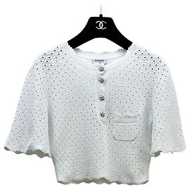 Top Chanel de encaje blanco corto