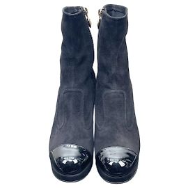 Stivaletti Chanel in camoscio nero