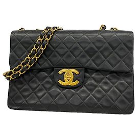 Borsa a tracolla Chanel in pelle di agnello nera