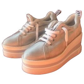 Sneakers Miu Miu in tela argento con zeppa