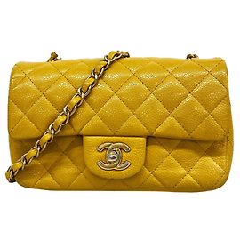 Bolsa de Ombro Chanel Mini Matelassé com Corrente