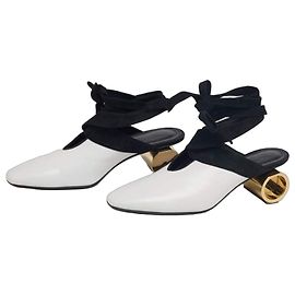 JW Anderson Scarpe J.W. Anderson in pelle bianca e camoscio nero con cinturini