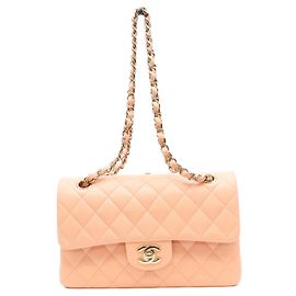 Borsa a tracolla Chanel AO1113 in pelle d'agnello matelassé rosa salmone