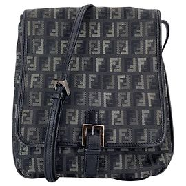 Fendi Borsa a tracolla con patta Vintage in tela Zucchino nera e grigia