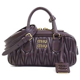 Miu Miu Handtasche aus braunem Leder