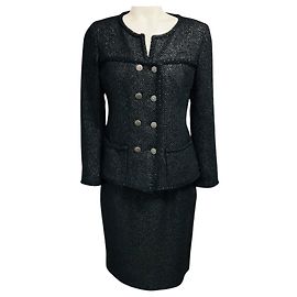 Completo Gonna e Giacca in Tweed Bouclé Nero Chanel con Bottoni Logo CC