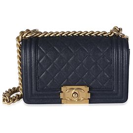 Borsa Chanel Small Boy in pelle caviar matelassé blu navy
