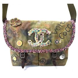 Chanel Graffiti on the Paviment Schultertasche