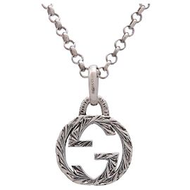 Pendente a catena Interlocking G inciso Gucci in argento sterling Large