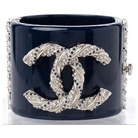 Bracelete Rígido Chanel 13P em Lucite Azul Marinho e Cristais